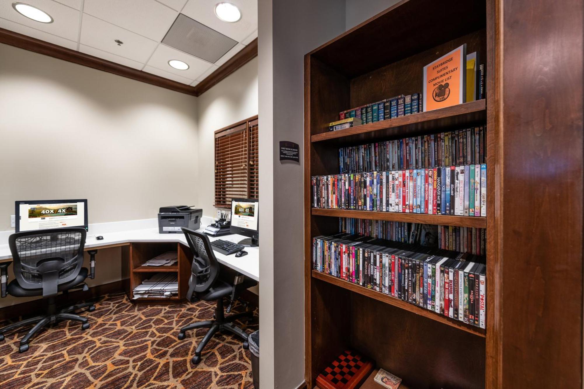 Hotel Staybridge By Ihg 3*